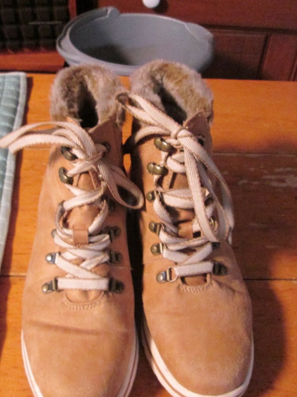 Cliffs White Mountain Ladies 9 chukka boots fur trim brown